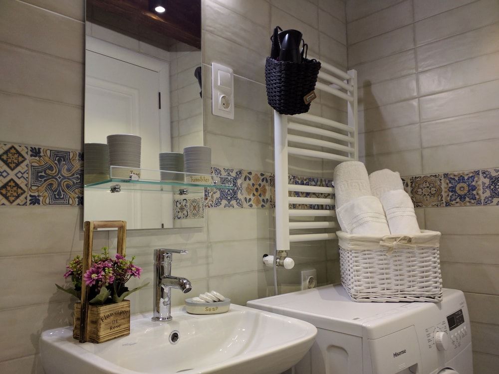 Cozy Studios on Freedom Square Luxury Studio, Kitchen, Courtyard View 32