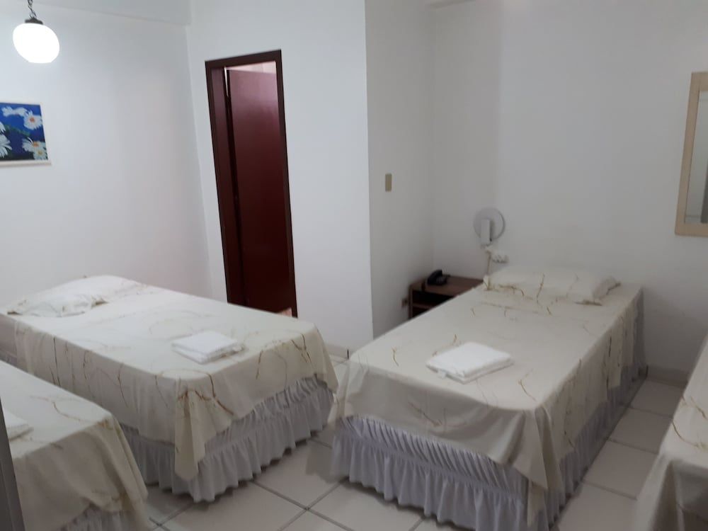 Economy Quadruple Room (4 camas solteiro)