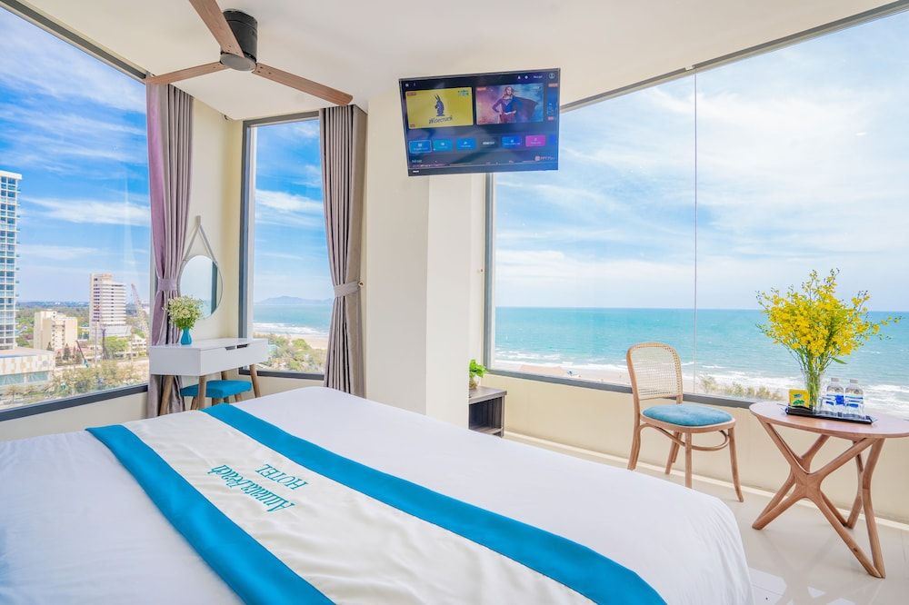 Suite, Sea View