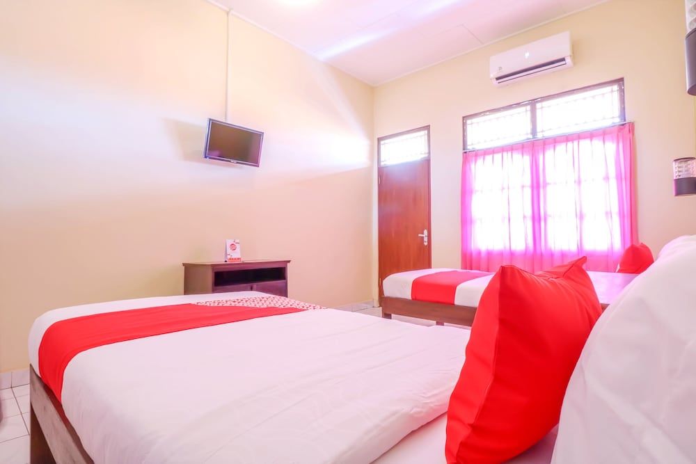 OYO 2184 Nan Berlian Inn Standard Twin Room 8