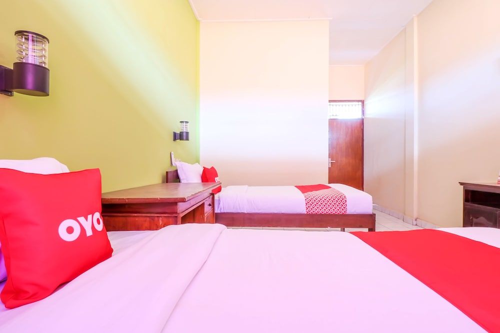 OYO 2184 Nan Berlian Inn Standard Twin Room 4