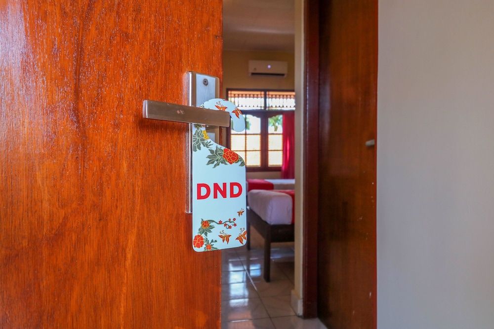 OYO 2184 Nan Berlian Inn Standard Twin Room 5