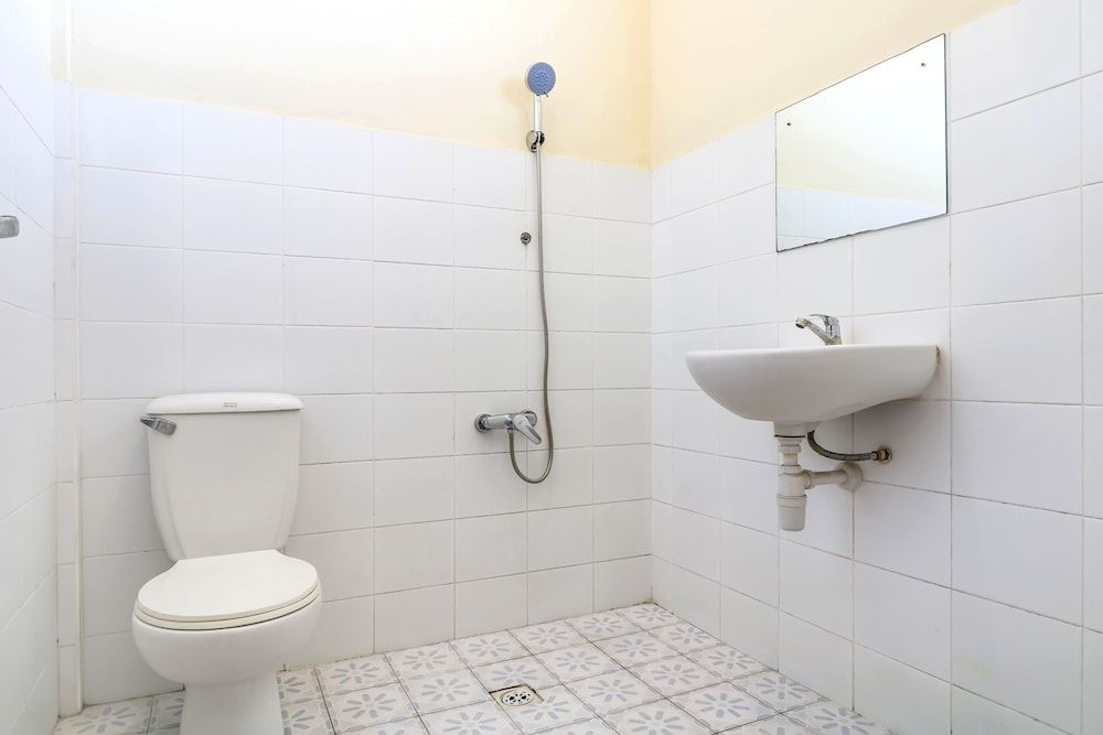 OYO 2184 Nan Berlian Inn Standard Twin Room 9