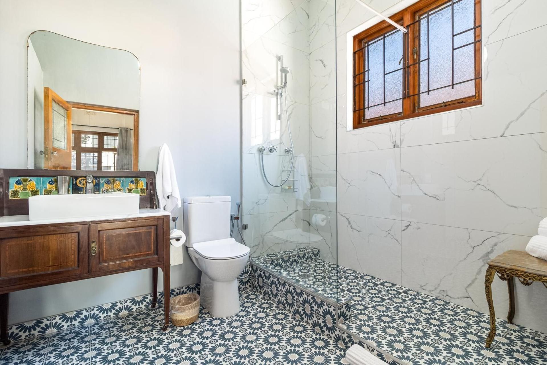 Redbourne Hilldrop Guest House Triple Room with Mountain View 3