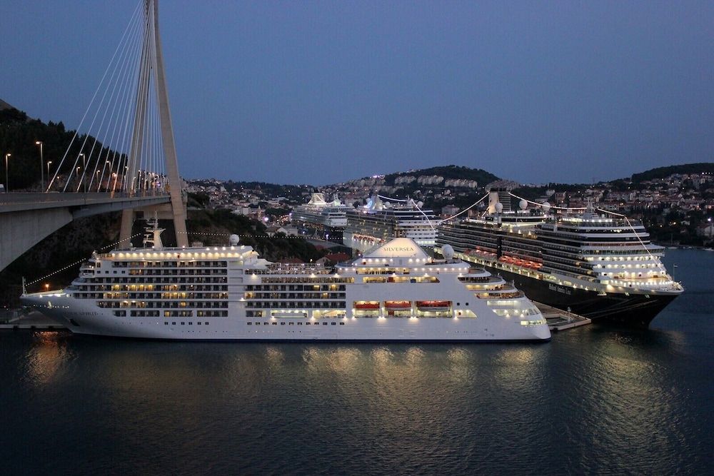 undefined Rooms Edna 8