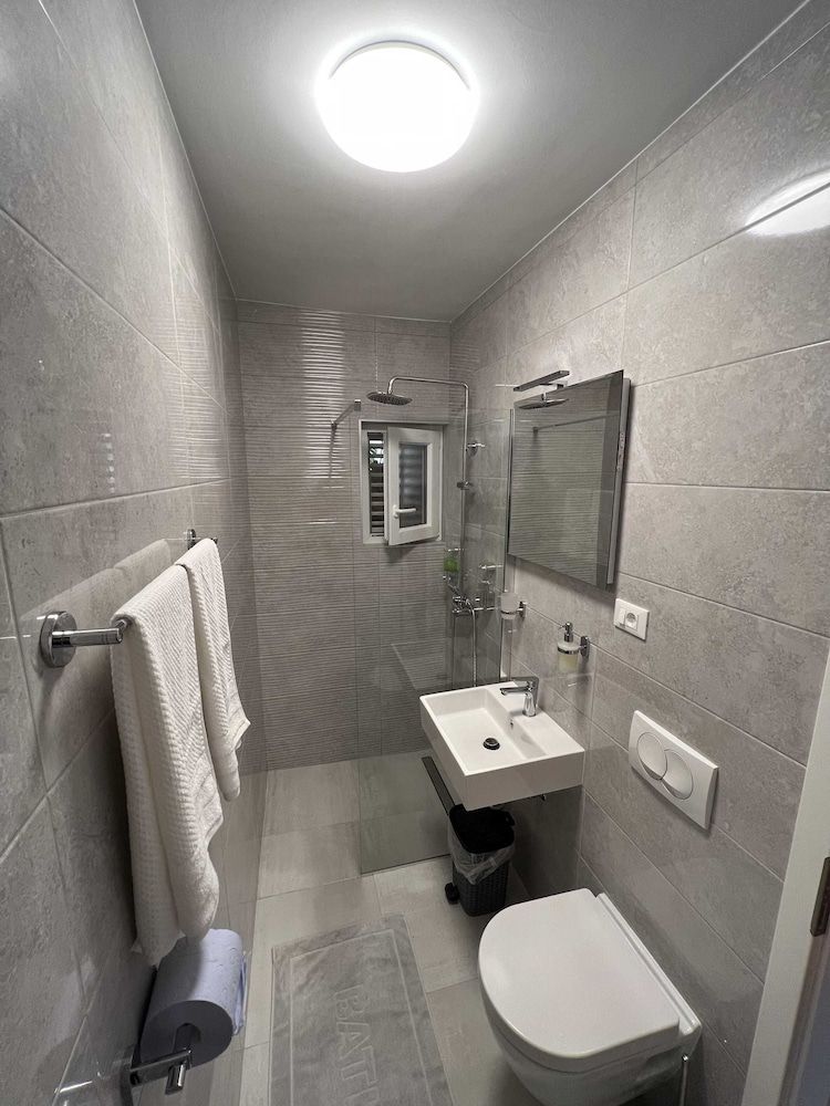 undefined Rooms Edna 9