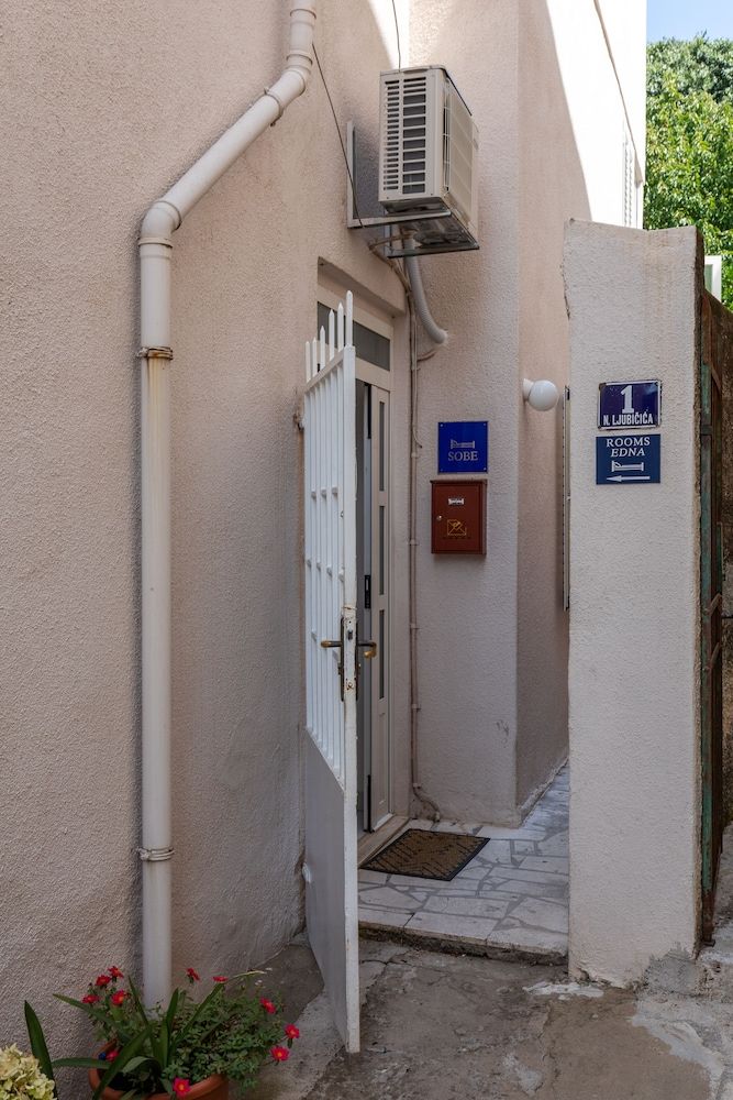 undefined Rooms Edna 4