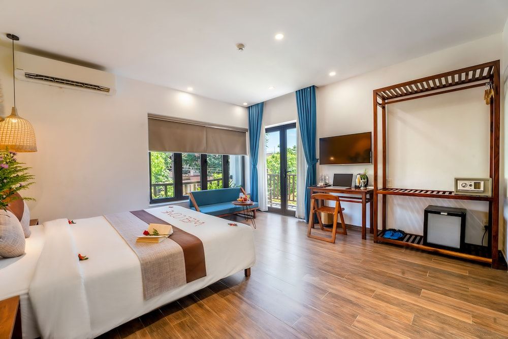 December Hoi An Villa Senior Room, 1 King Bed, Pool View 3