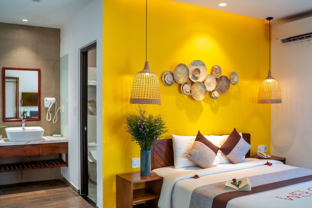 December Hoi An Villa Senior Room, 1 King Bed, Pool View 4
