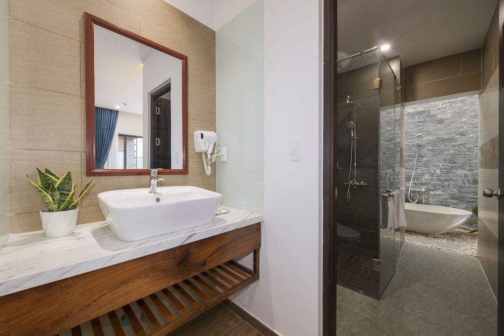 December Hoi An Villa Senior Room, 1 King Bed, Pool View 8