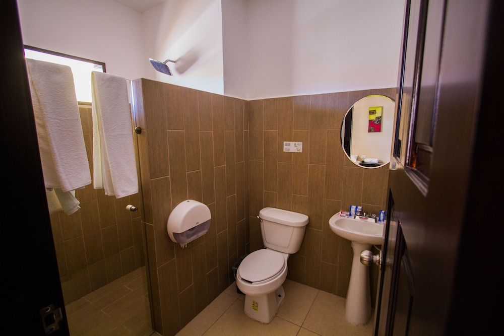 We playa Hotel - Hostel Standard Triple Room, 3 Twin Beds 4