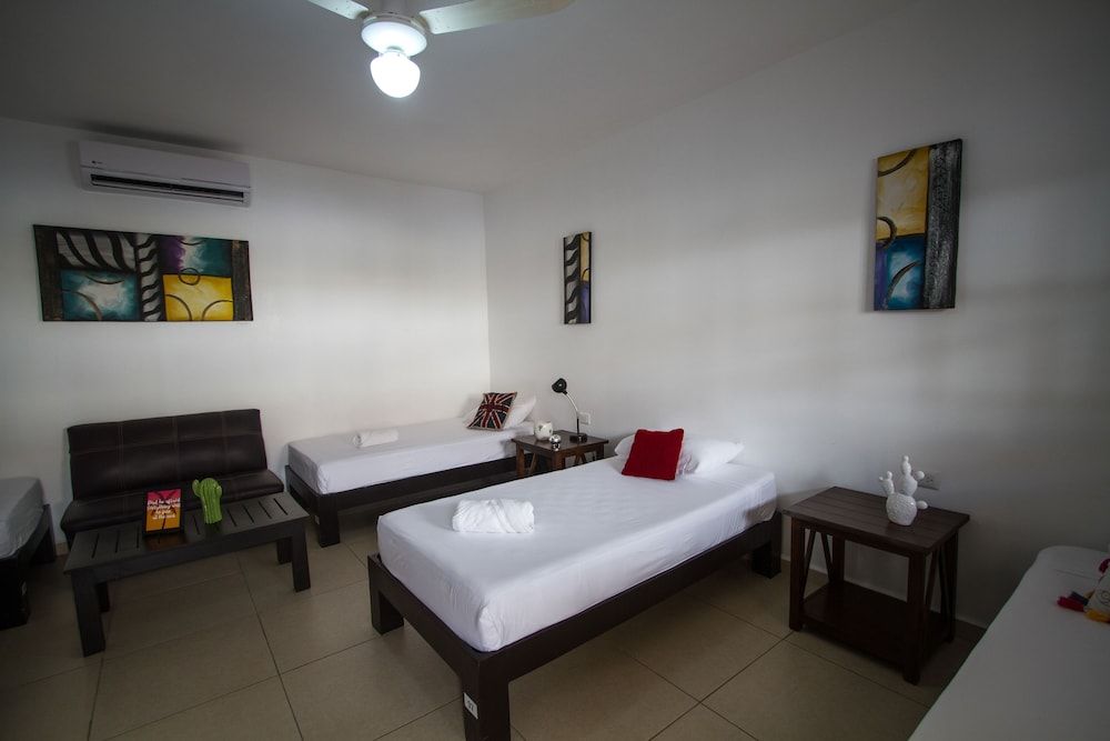 We playa Hotel - Hostel Standard Triple Room, 3 Twin Beds 2