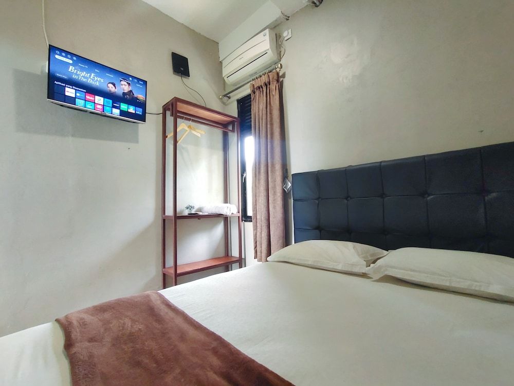 Degung Hillside Family Room 7