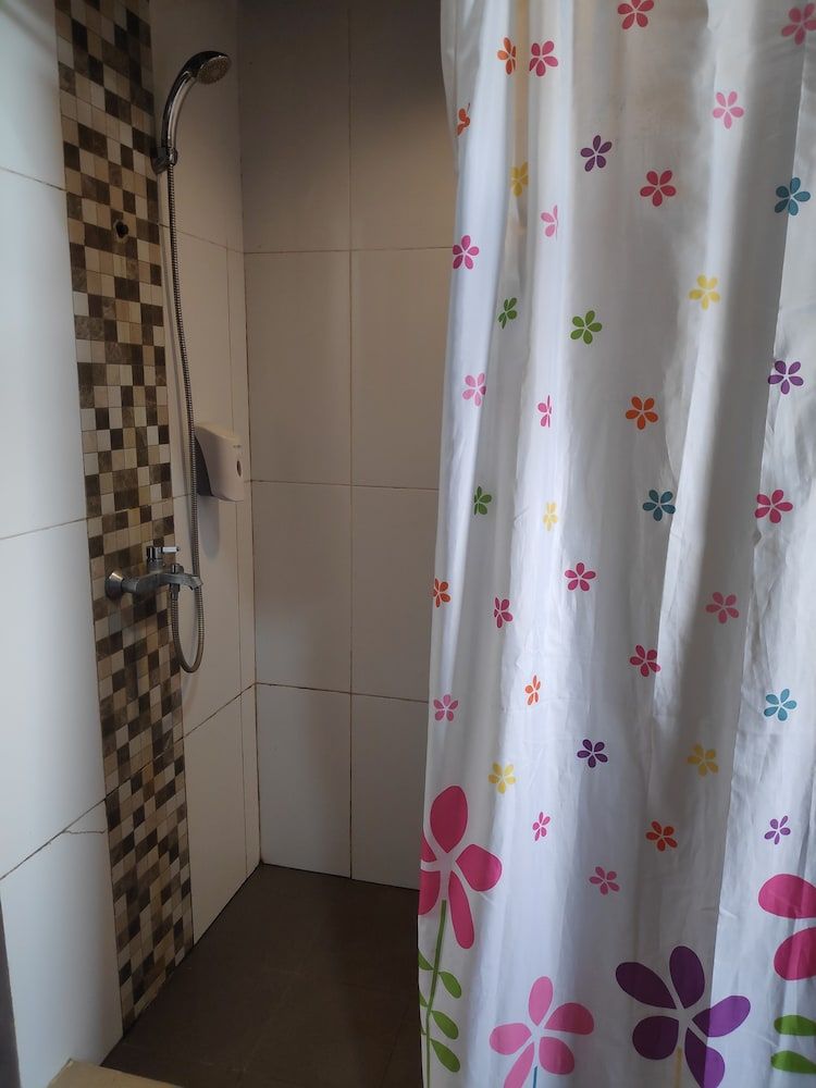 Degung Hillside Family Room 11