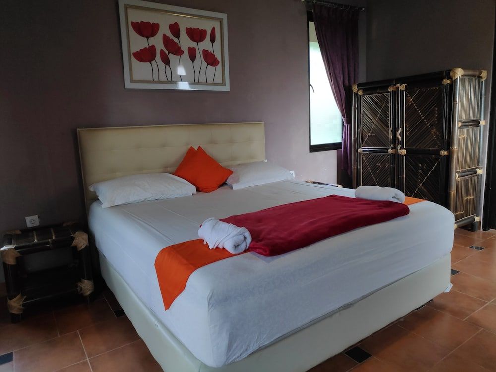 Degung Hillside Family Room 5