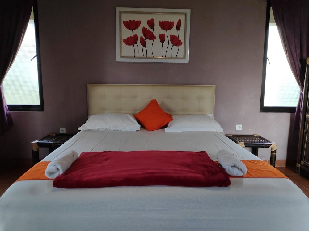 Degung Hillside Family Room 4