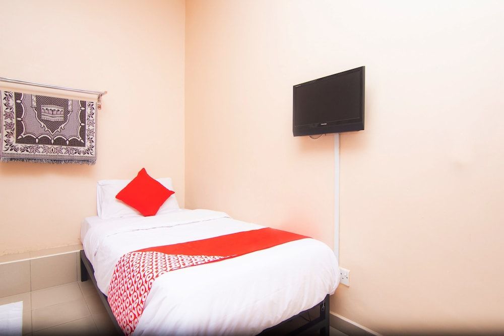 OYO 1224 Hotel Hajah Rohayah