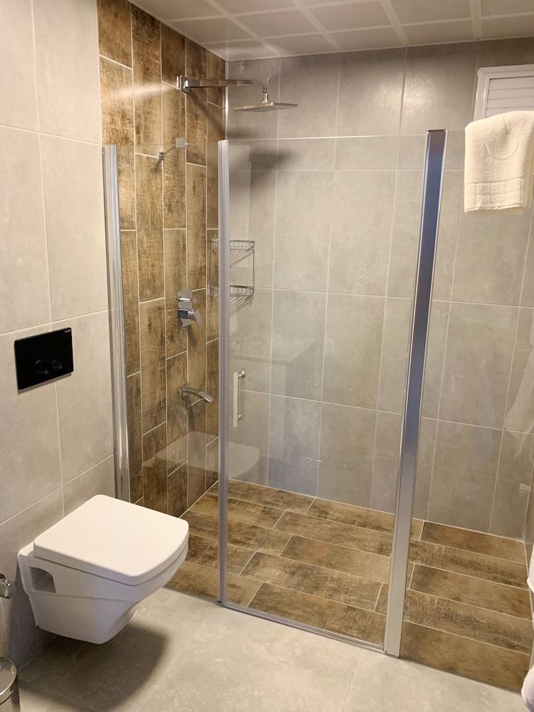 Khall Suite's Deluxe Suite 2