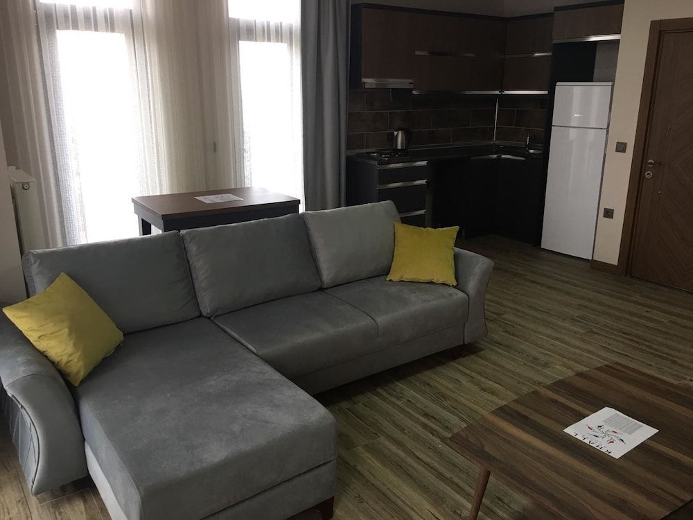 Khall Suite's Grand Suite 9