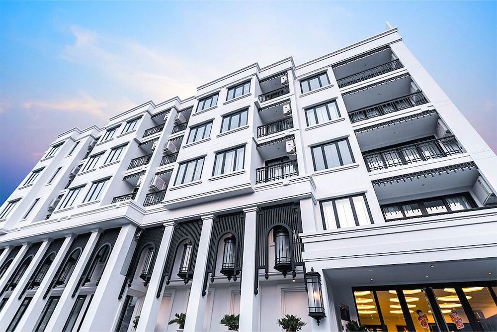 undefined Glory Boutique Suite 9