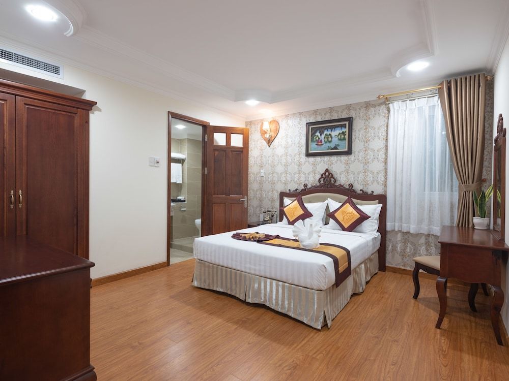 Airstar Hotel & Apartment Deluxe Double Room, Non Smoking, No Windows 3