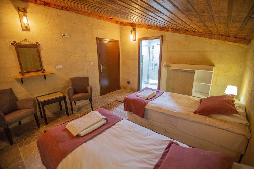 Capiedra Hotel Economy Room, Garden View 8