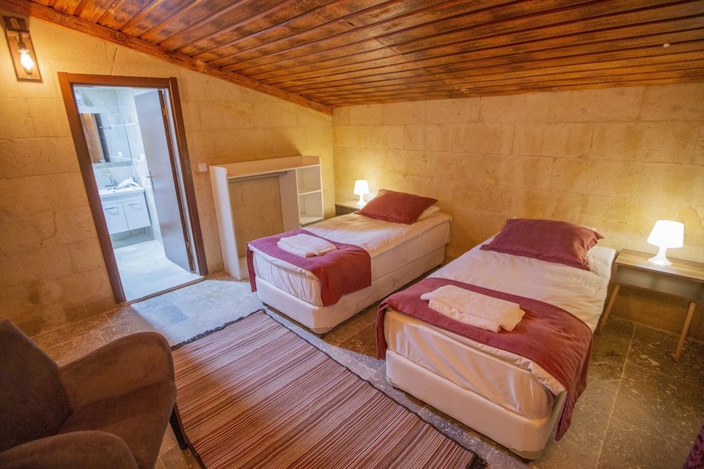 Capiedra Hotel Economy Room, Garden View 7