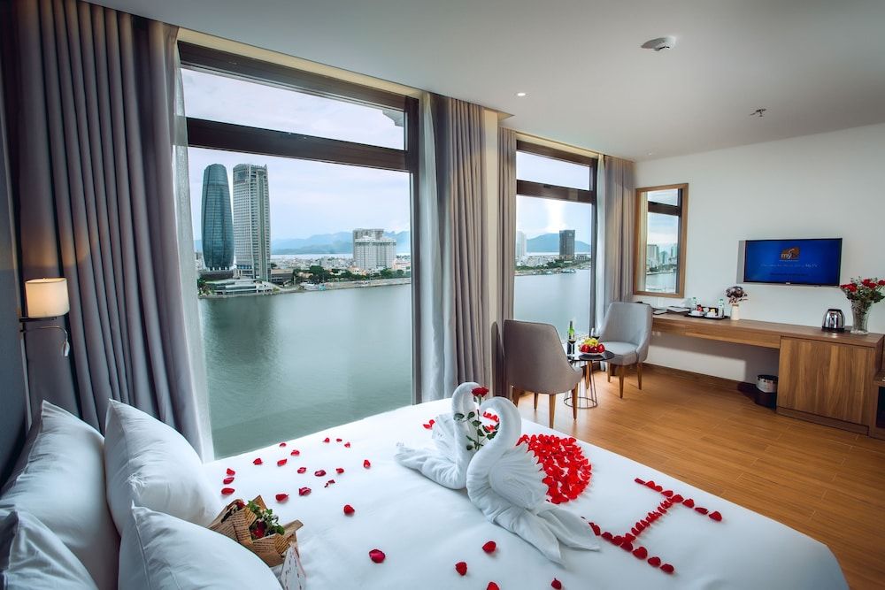 undefined Glamour Hotel Da Nang