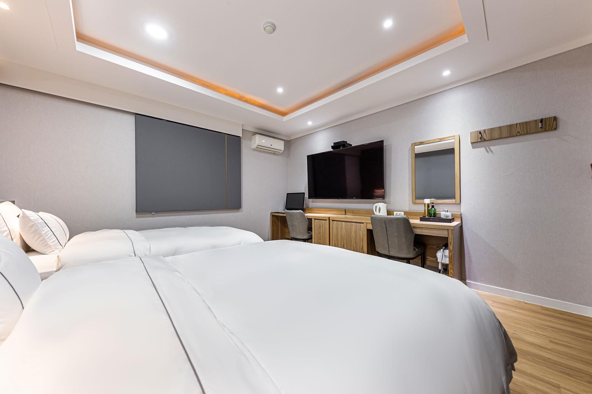 Business Twin Room - Check-In : 4:00PM - Mon To Fri, 7:00PM - Sat To Sun