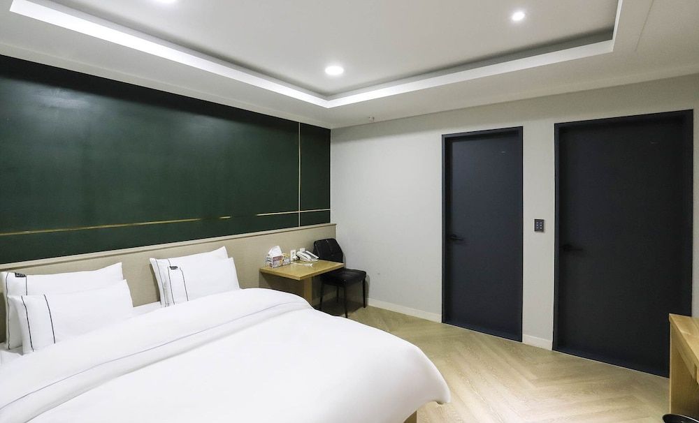 Hotel Primo Standard Room (Check-in at 7pm on Sat&Sun) 13