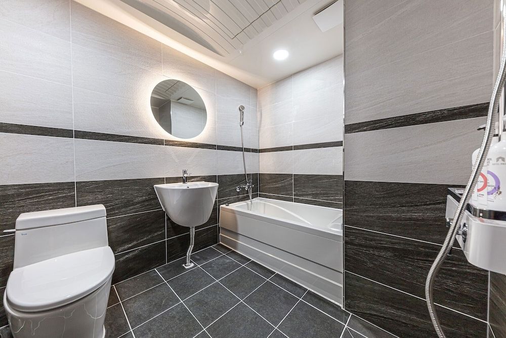 Hotel Primo Standard Room (Check-in at 7pm on Sat&Sun) 8