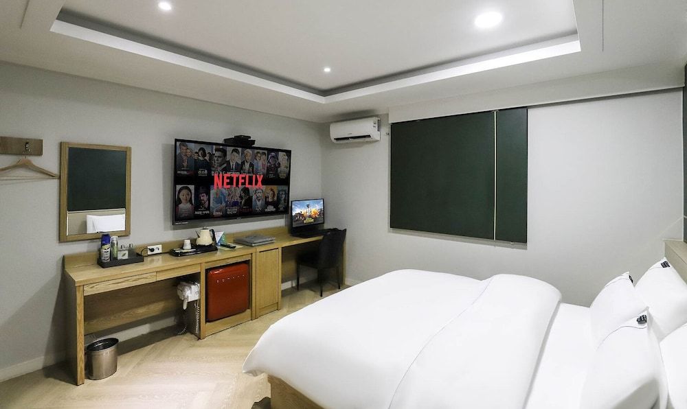 Hotel Primo Standard Room (Check-in at 7pm on Sat&Sun) 12