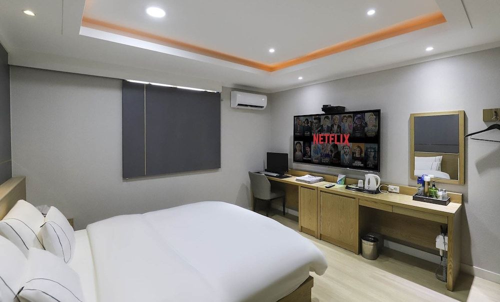 Hotel Primo Standard Room (Check-in at 7pm on Sat&Sun) 10