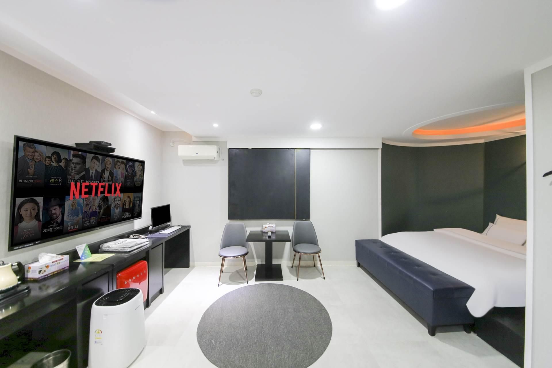 Suite Room - Check-In : 4:00PM - Mon To Fri, 7:00PM - Sat To Sun