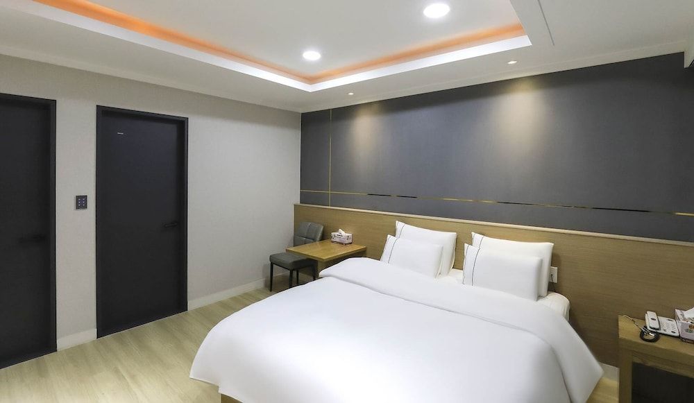 Hotel Primo Standard Room (Check-in at 7pm on Sat&Sun) 7