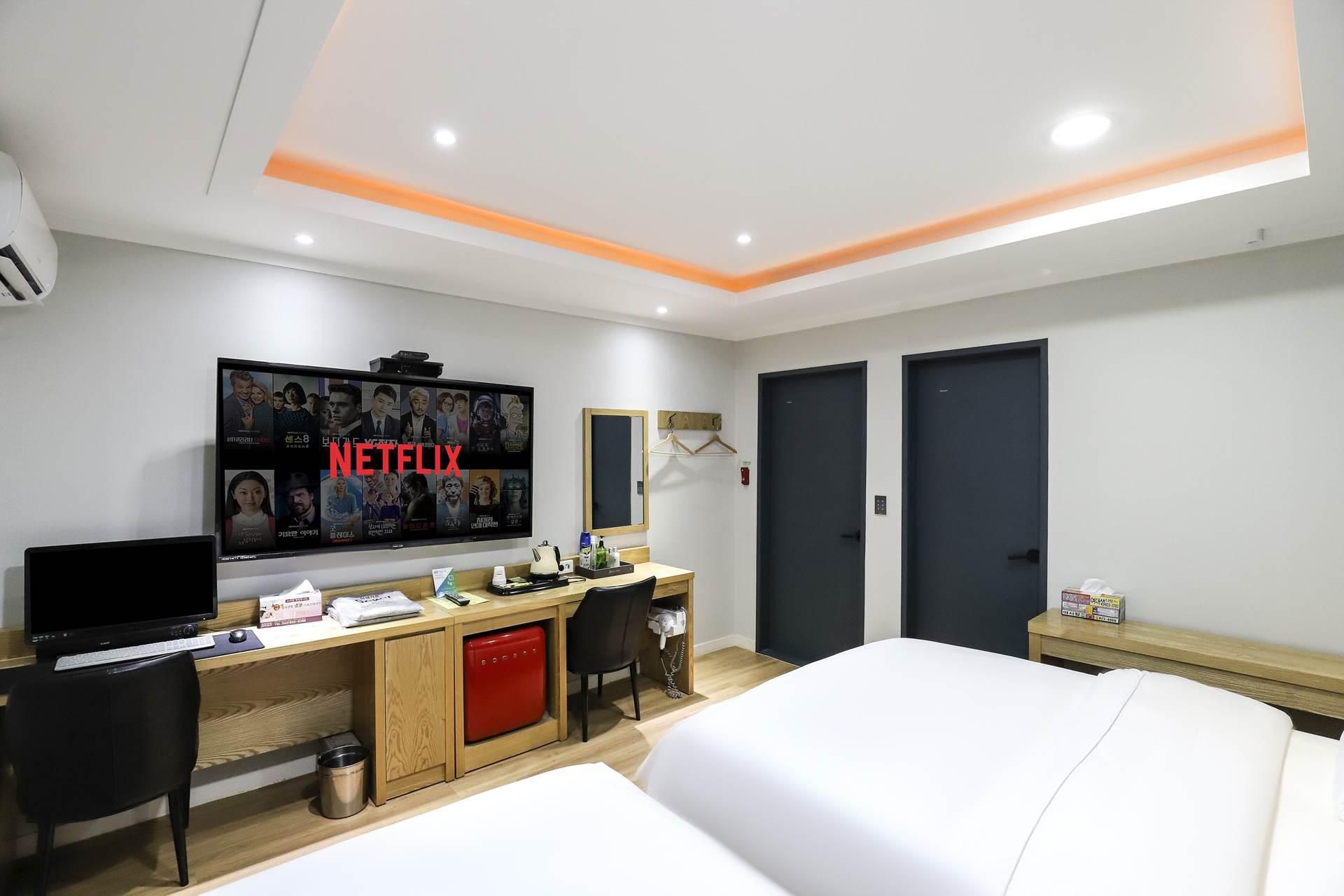 Business Twin Room - Check-In : 4:00PM - Mon To Fri, 7:00PM - Sat To Sun