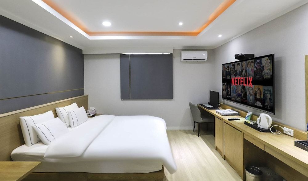 Hotel Primo Standard Room (Check-in at 7pm on Sat&Sun)