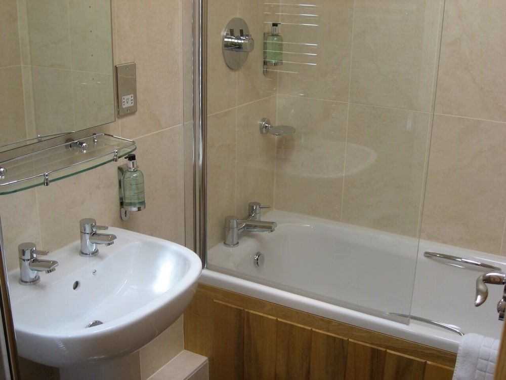 The Oak Inn Staplow Luxury Double or Twin Room, Ensuite 2