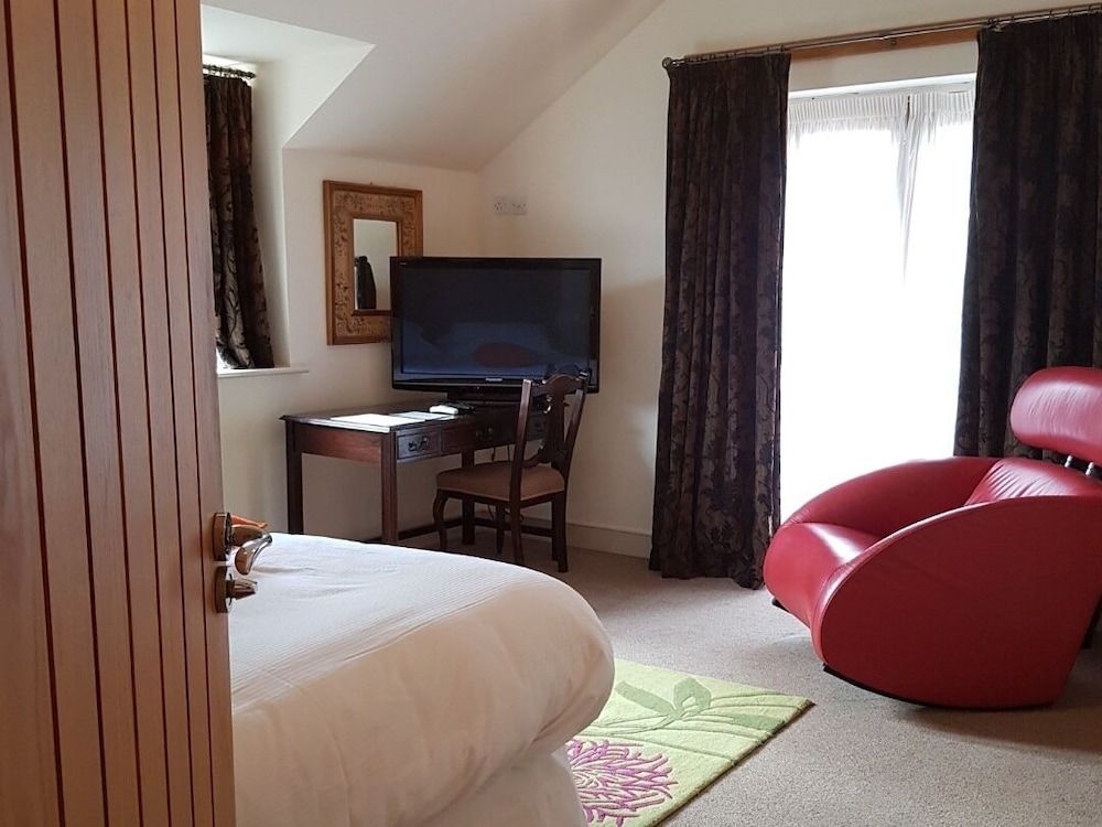 The Oak Inn Staplow Deluxe Triple Room, Ensuite (Countryside view) 3