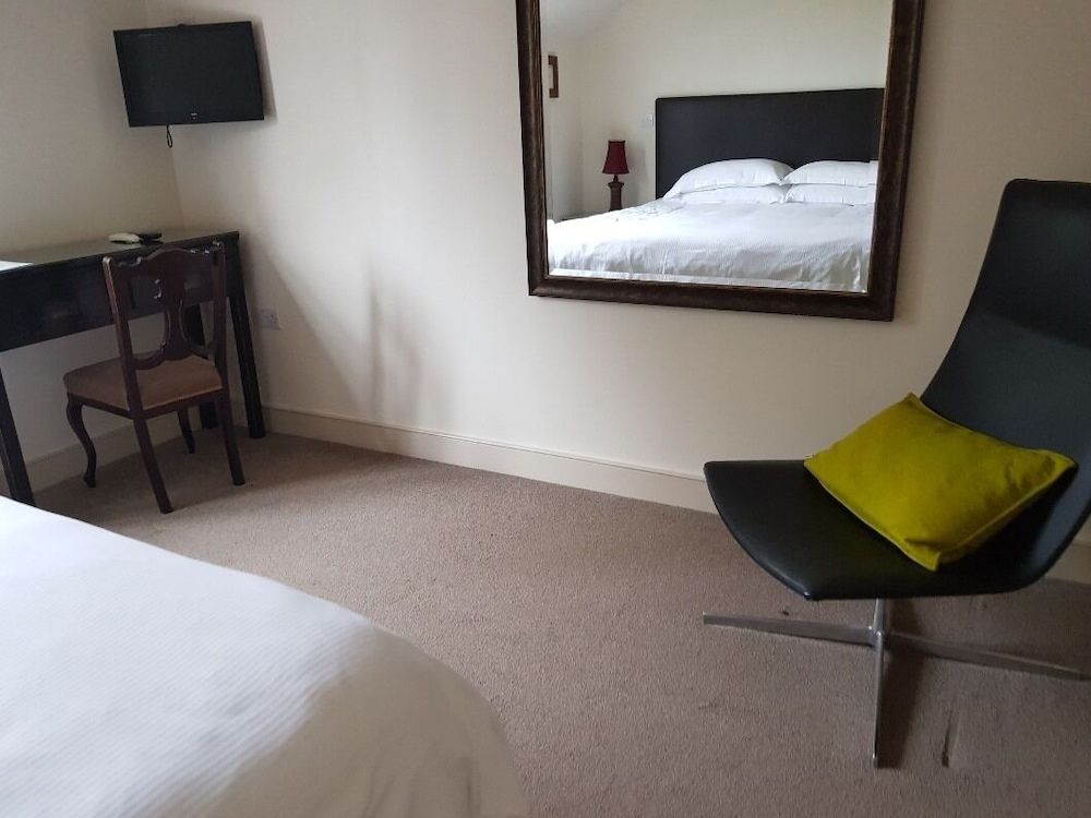 The Oak Inn Staplow Superior Triple Room, Ensuite, Garden View