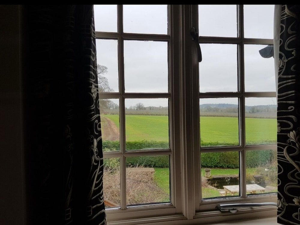 The Oak Inn Staplow Superior Triple Room, Ensuite, Garden View 2