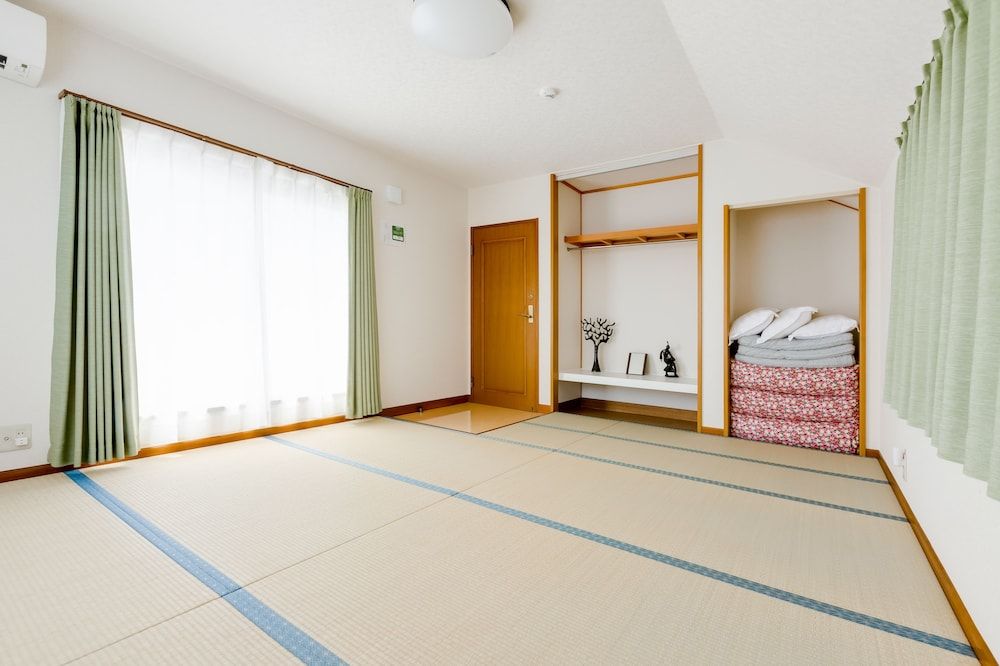 Plus 9 Station Inn Japanese Style Room, 4 People, Shared Bathroom 2