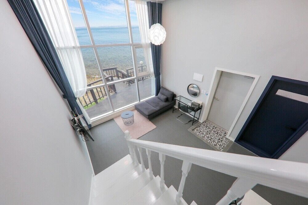 Blue and white pension Room (A-102 duplex bed) 3