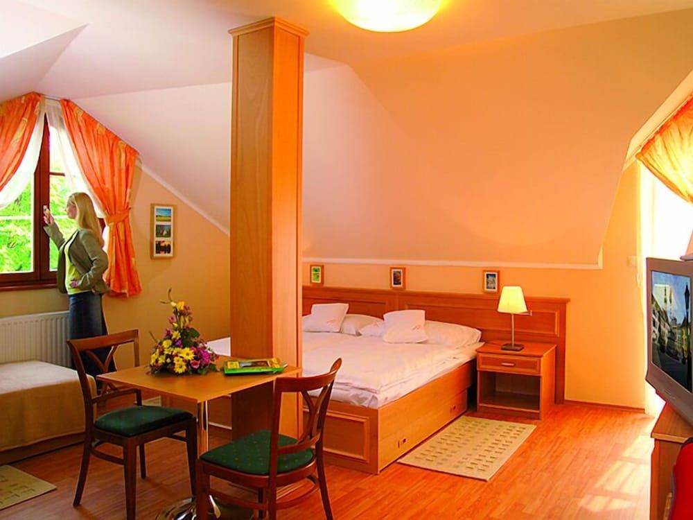 Vadászkürt szálláshely Sopron (ra) Standard Triple Room 3