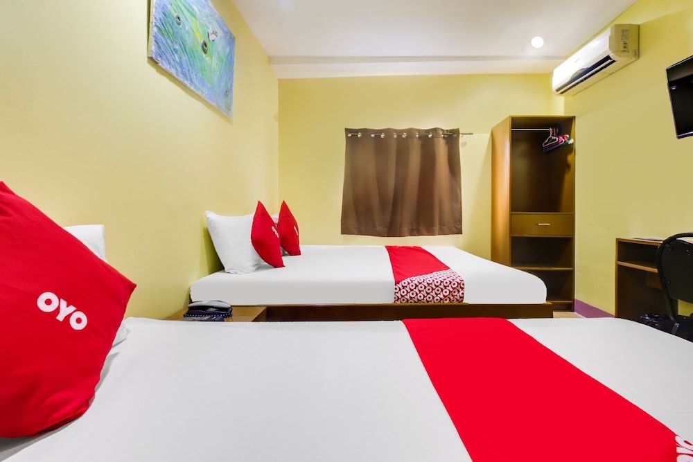 OYO 902 Comfy Inn Manila Standard Triple Room 4