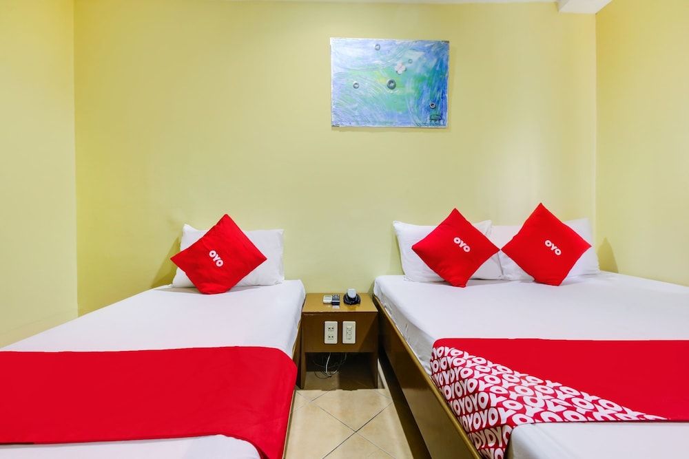 OYO 902 Comfy Inn Manila Standard Triple Room 5