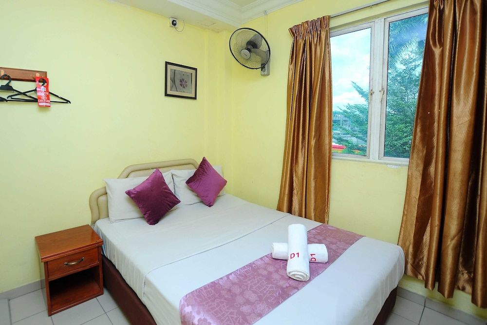 Deluxe with Window