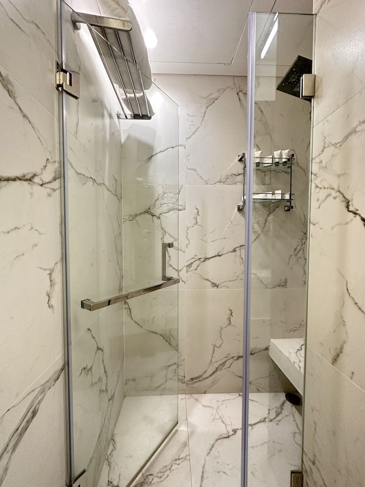 RB 466 Hotel Executive Suite 17