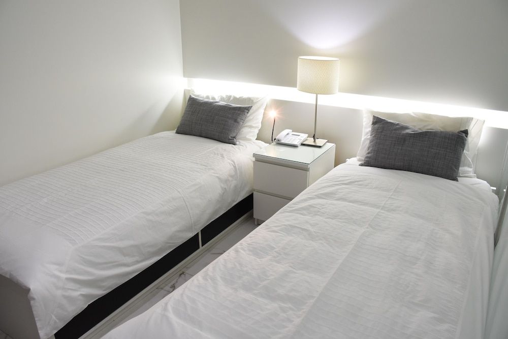 RB 466 Hotel Deluxe Double or Twin Room 7