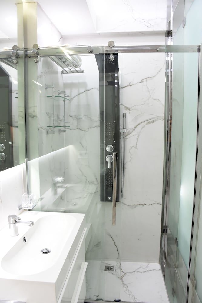 RB 466 Hotel Deluxe Single Room, 1 Bedroom, Non Smoking, Courtyard View 14